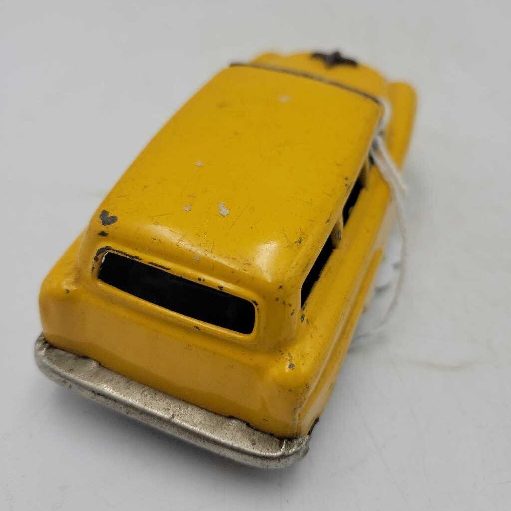 Vintage Tin Station Wagon (GEC)