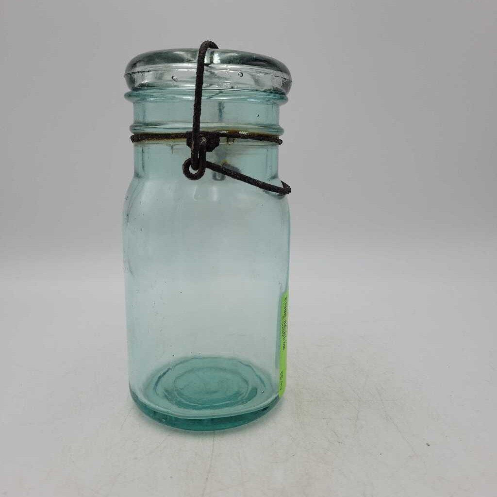 Early Wire Clasp pint Jar (JAS)