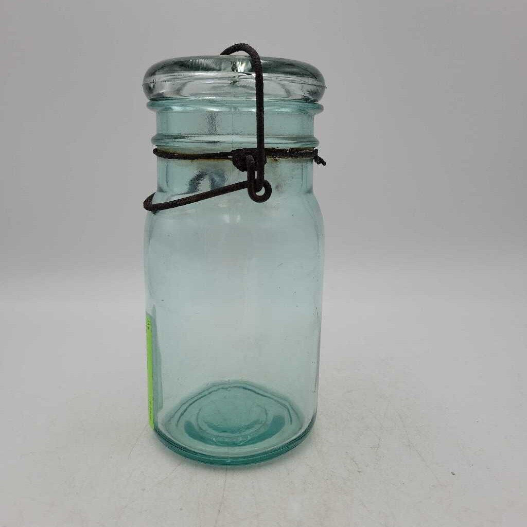 Early Wire Clasp pint Jar (JAS)