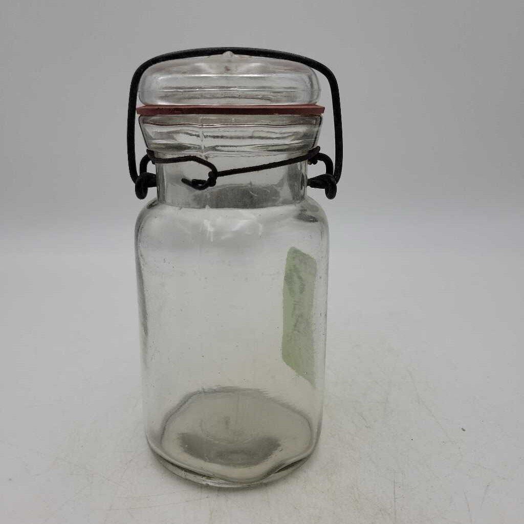 Early Wire Clasp half pint Jar (JAS)
