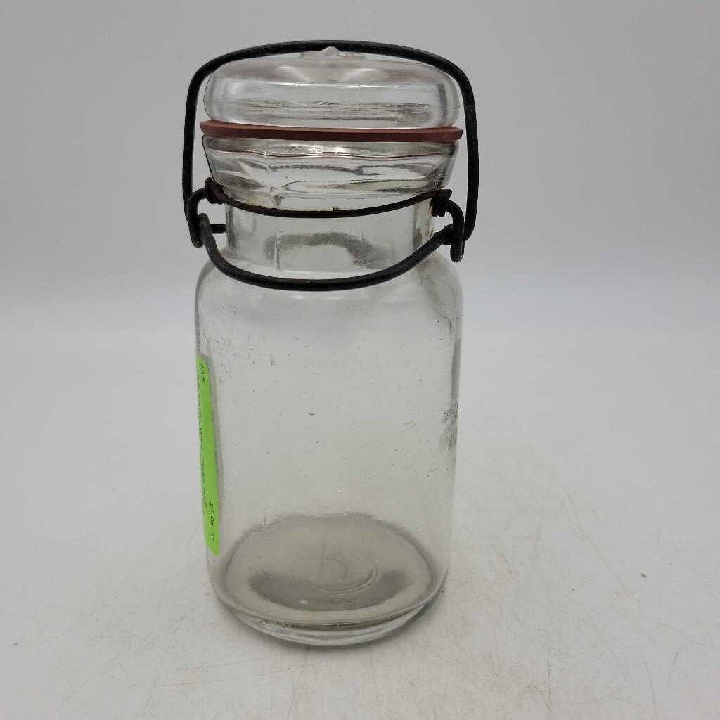 Early Wire Clasp half pint Jar (JAS)