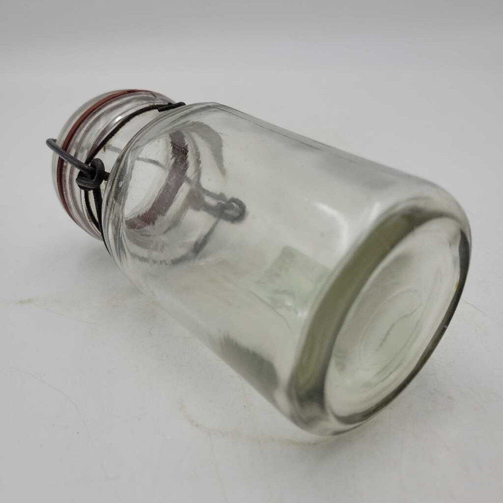 Early Wire Clasp half pint Jar (JAS)
