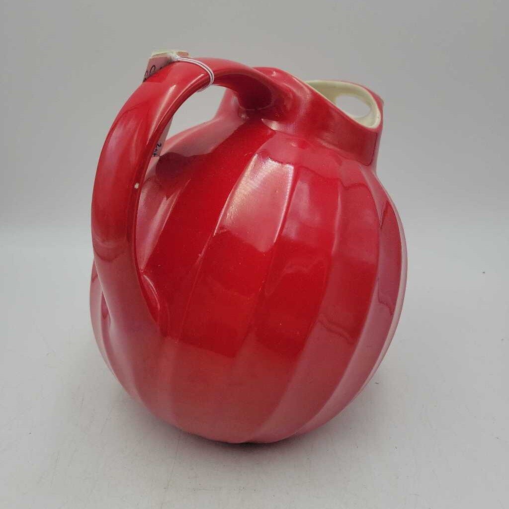 Red ribbed tilted ball pitcher (JL)
