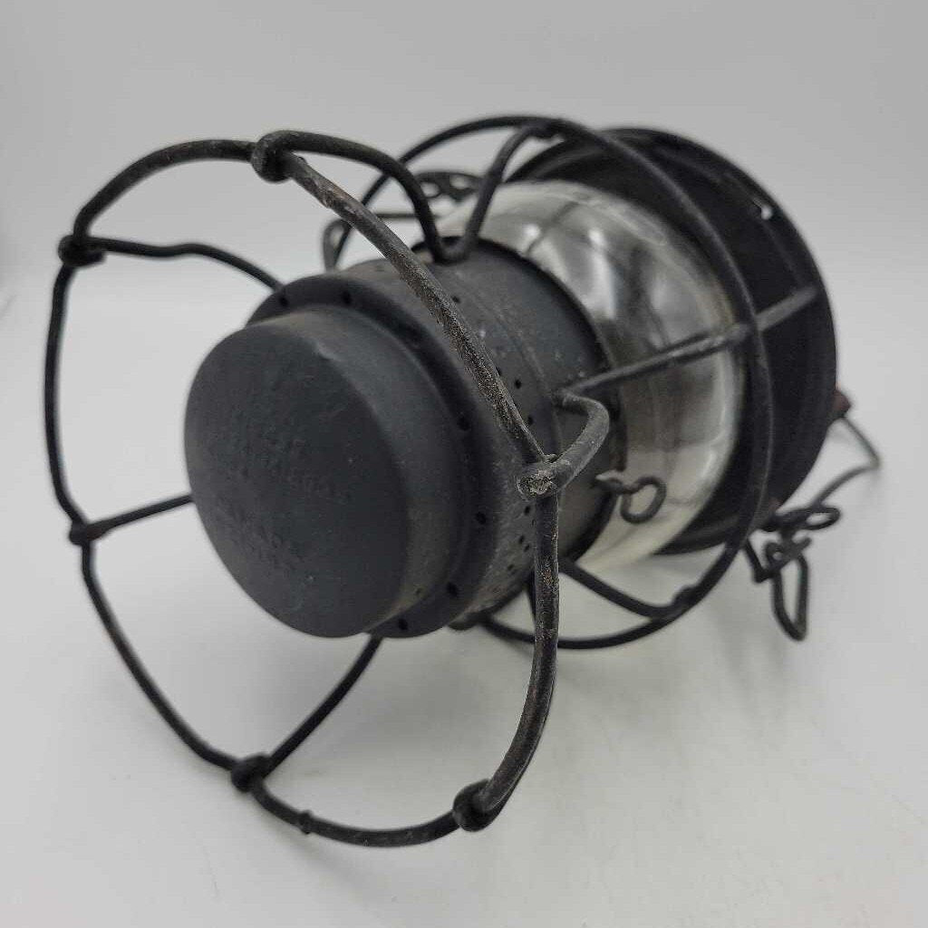 CPR Railway Lantern with Wooden Handle (DR)