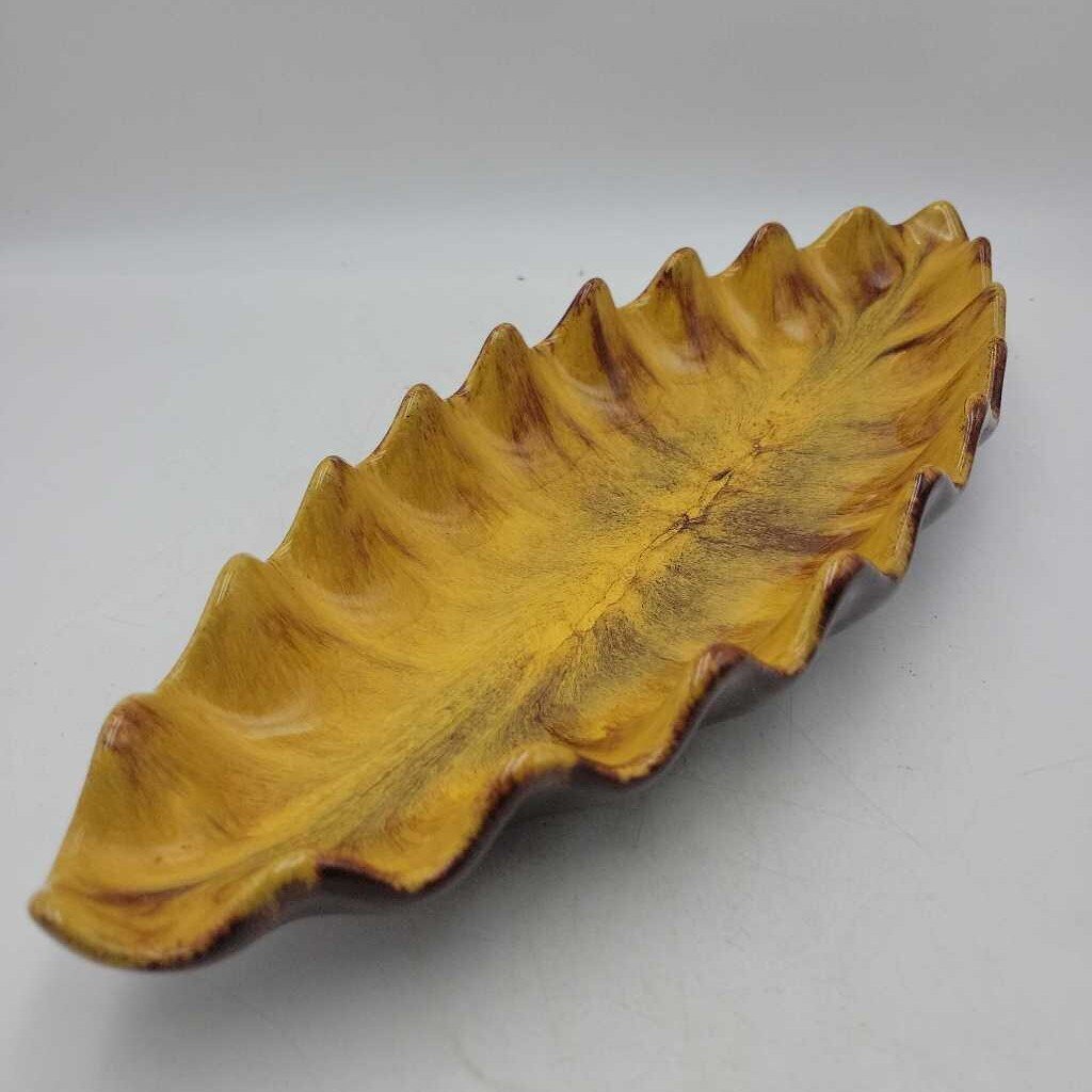 Blue mountain Pottery Leaf dish gold glaze (BG)