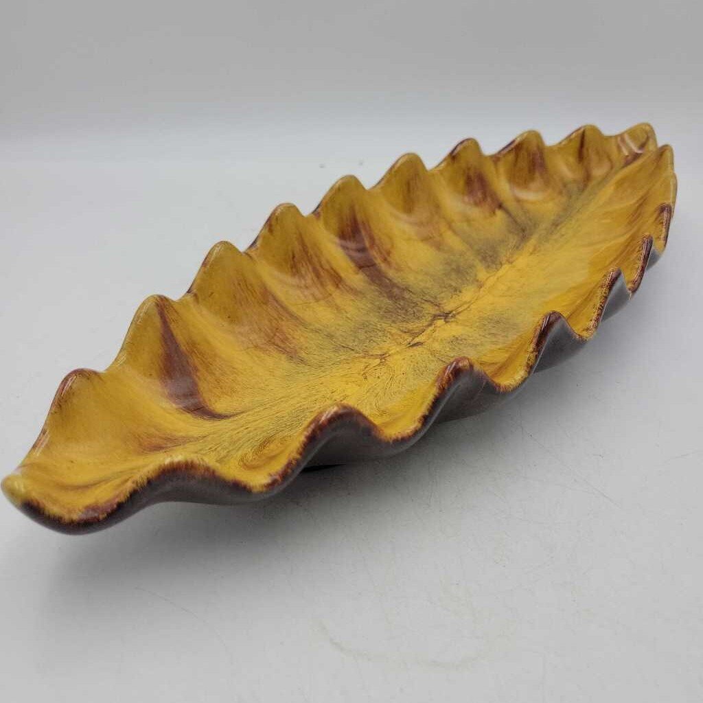 Blue mountain Pottery Leaf dish gold glaze (BG)