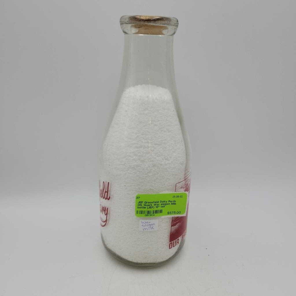 Gracefield Dairy Perth ON. Quart. War slogan Milk bottle (JEF)