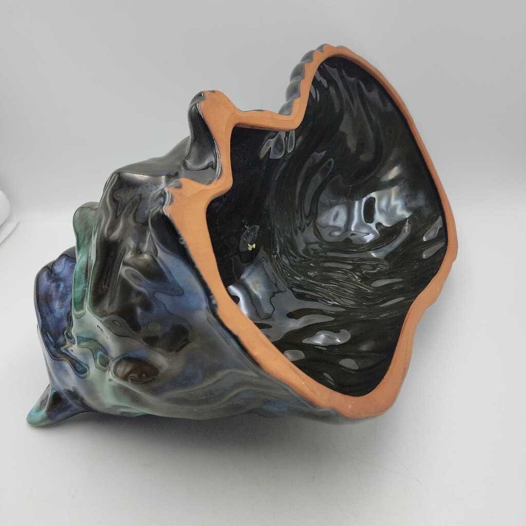Large Blue Mountain Pottery Cat (DMG) 0322