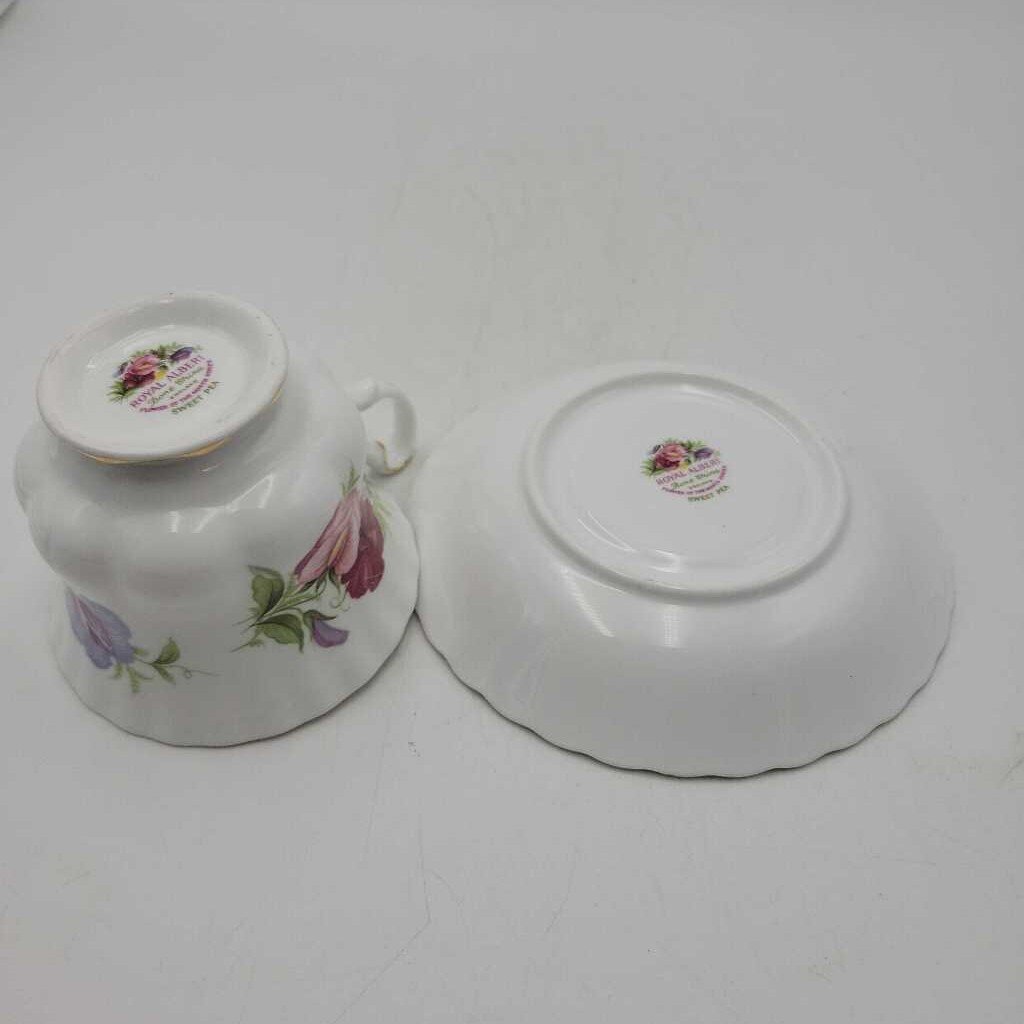 Royal Albert Cup and saucer April Sweet Pea (YVO) 506