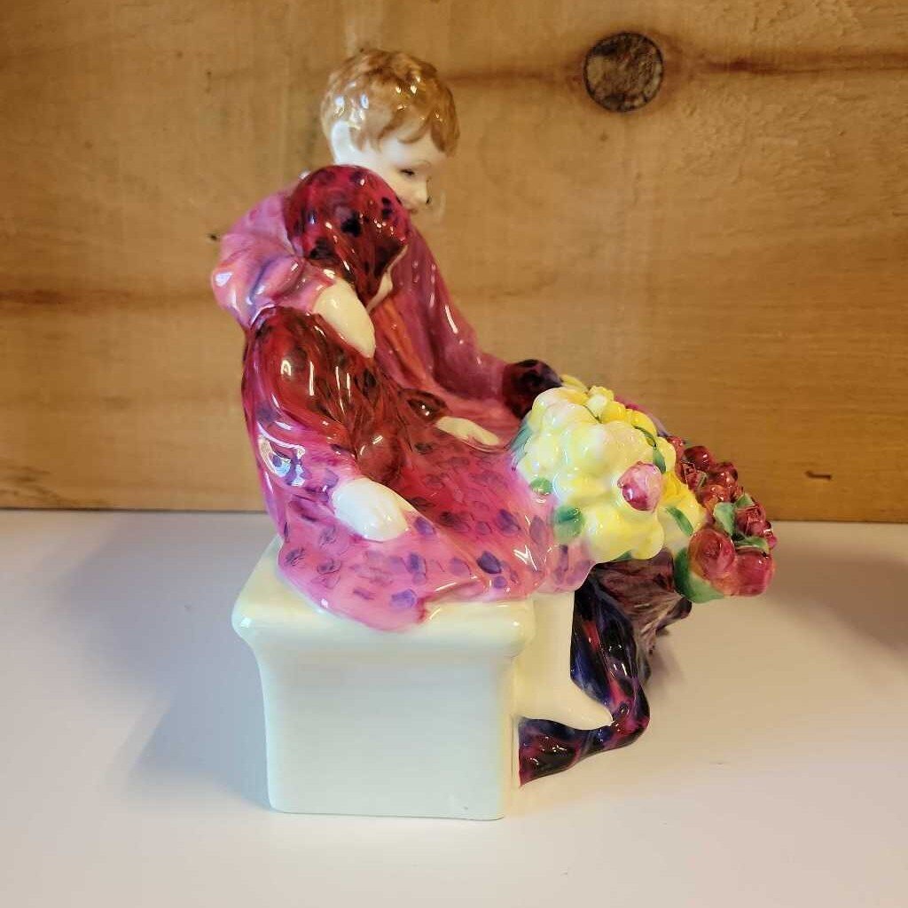 Royal Doulton Flower Sellers Children HN 1342 (Haus)