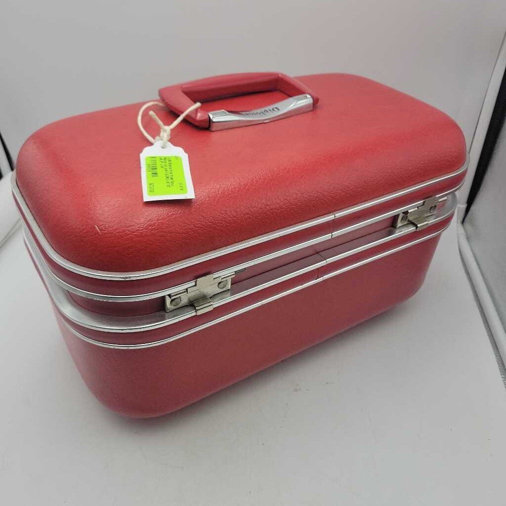 Retro Red Train Case Make up case (LOR)