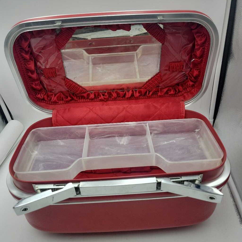 Retro Red Train Case Make up case (LOR)