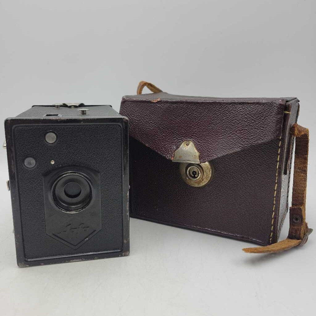 Antique Agfa Camera in Leather Case (TWS)