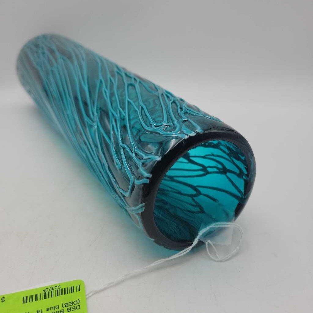 Beautiful Art Glass vase (DEB)