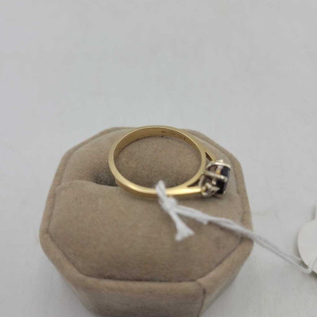 14K gold Ring w. garnet & 2 diamonds (LIND)