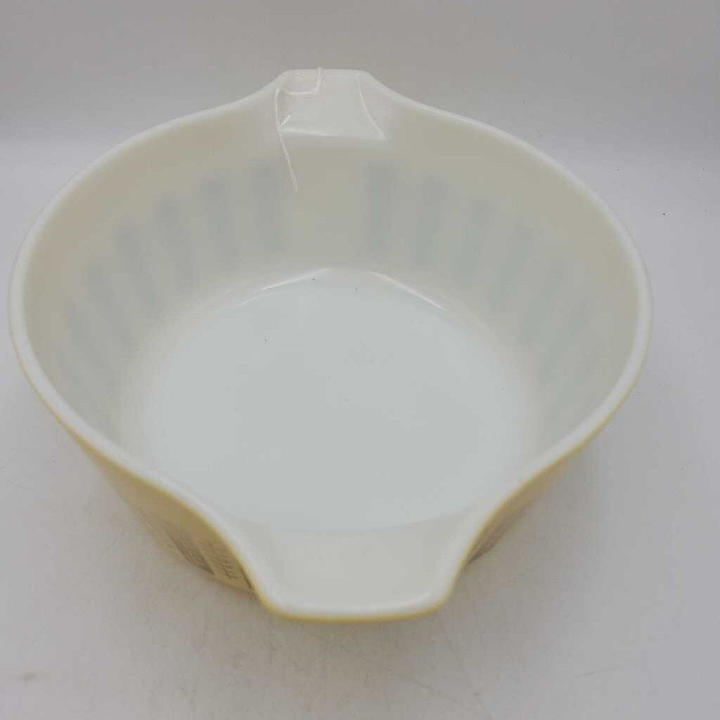 Pyrex Bowl Rare Yellow Wheat pattern (DEB)