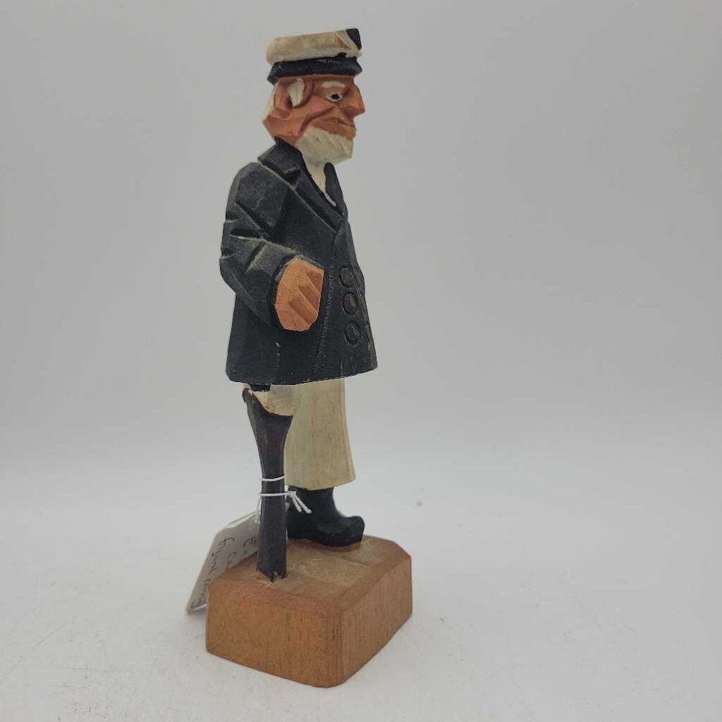 Eastern Canada figural Captain carving (JL)