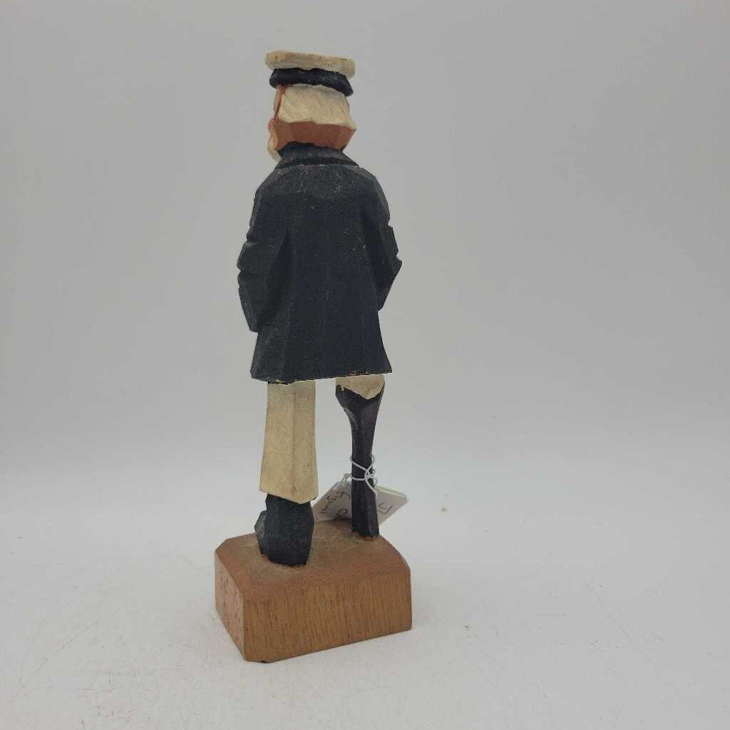 Eastern Canada figural Captain carving (JL)