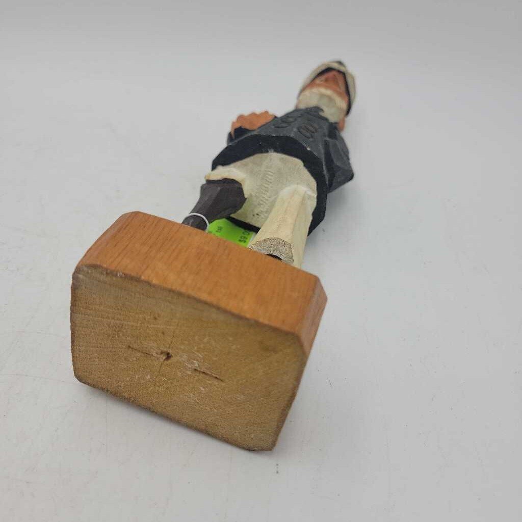Eastern Canada figural Captain carving (JL)