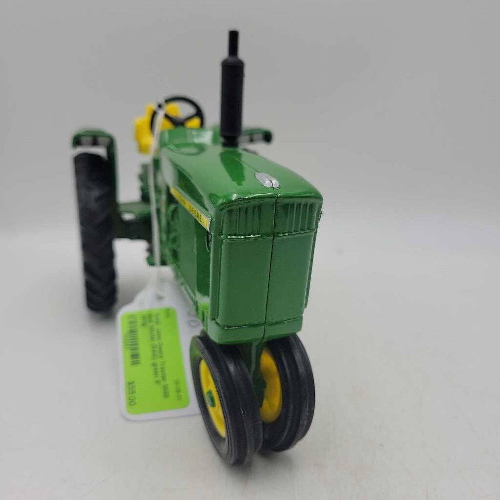 John Deere Tractor 3020 Ertl Model (RAE)