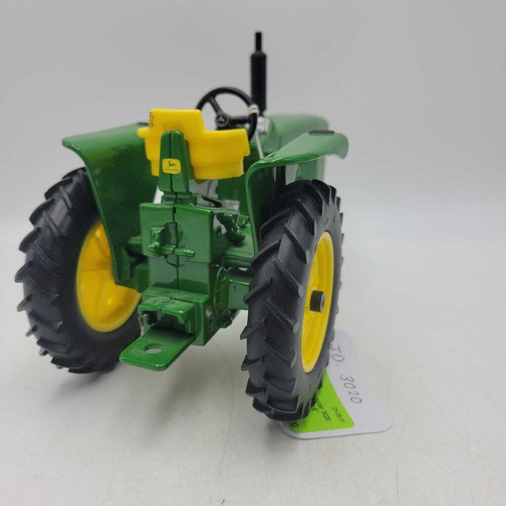 John Deere Tractor 3020 Ertl Model (RAE)