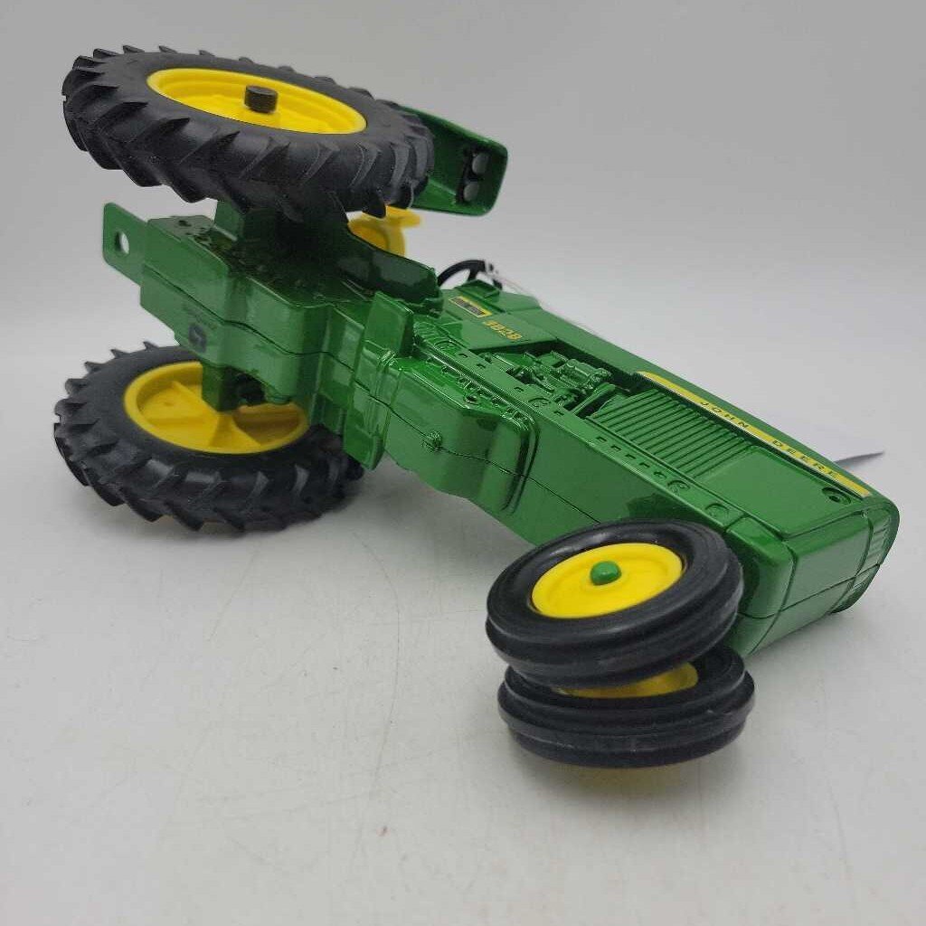 John Deere Tractor 3020 Ertl Model (RAE)