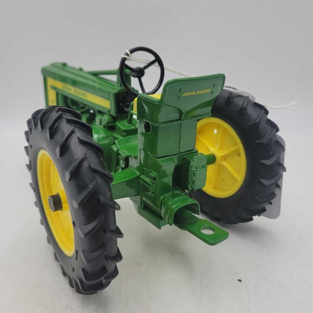John Deere Tractor 520 Ertl Model (RAE)