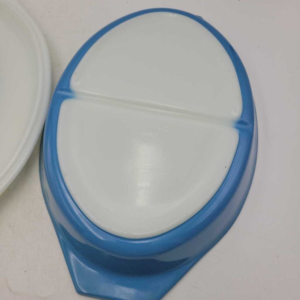 Pyrex Covered Dish Blue Snowflake Garland pattern 063 (MEB) TG