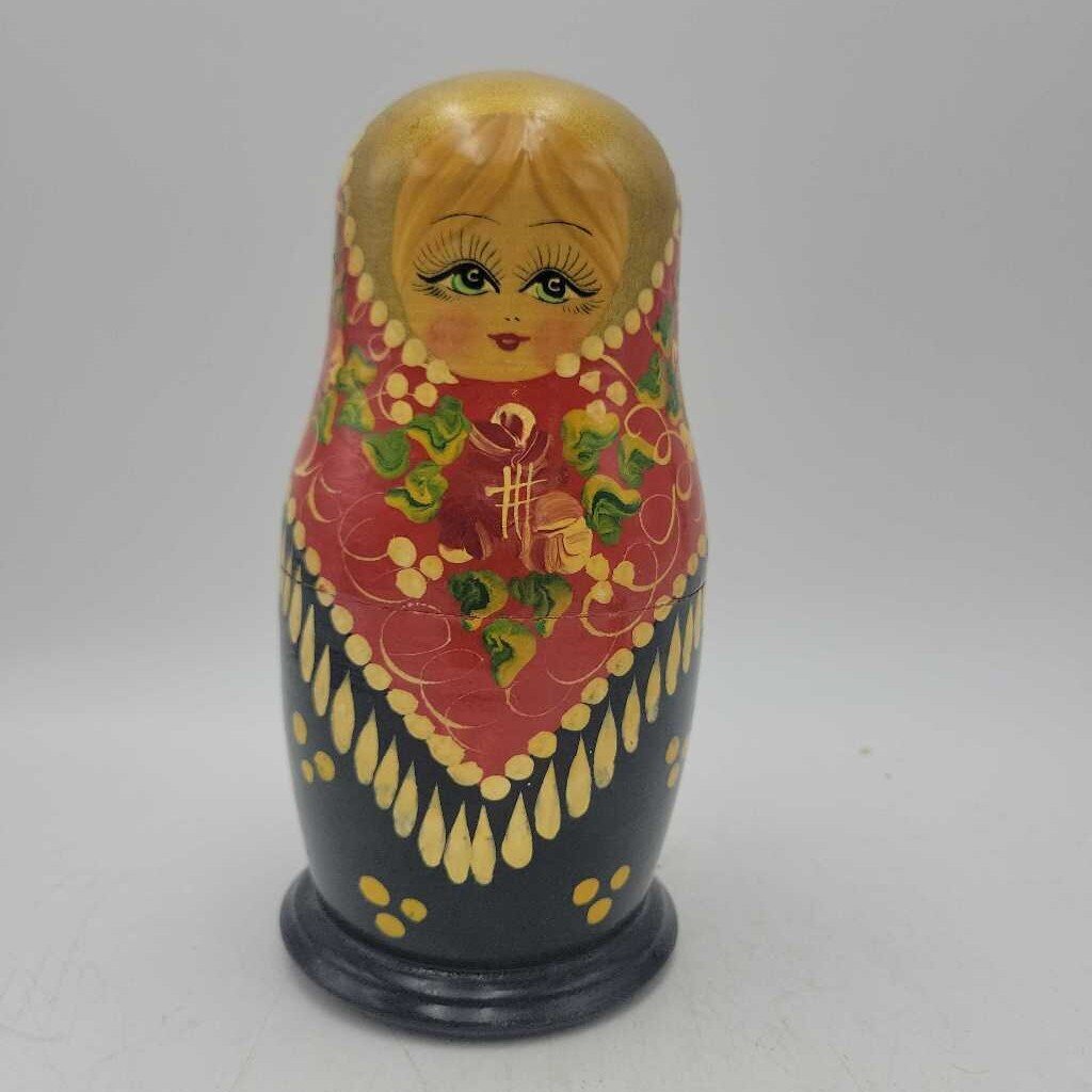 Large set of Russian Nesting Dolls (5 pcs)
