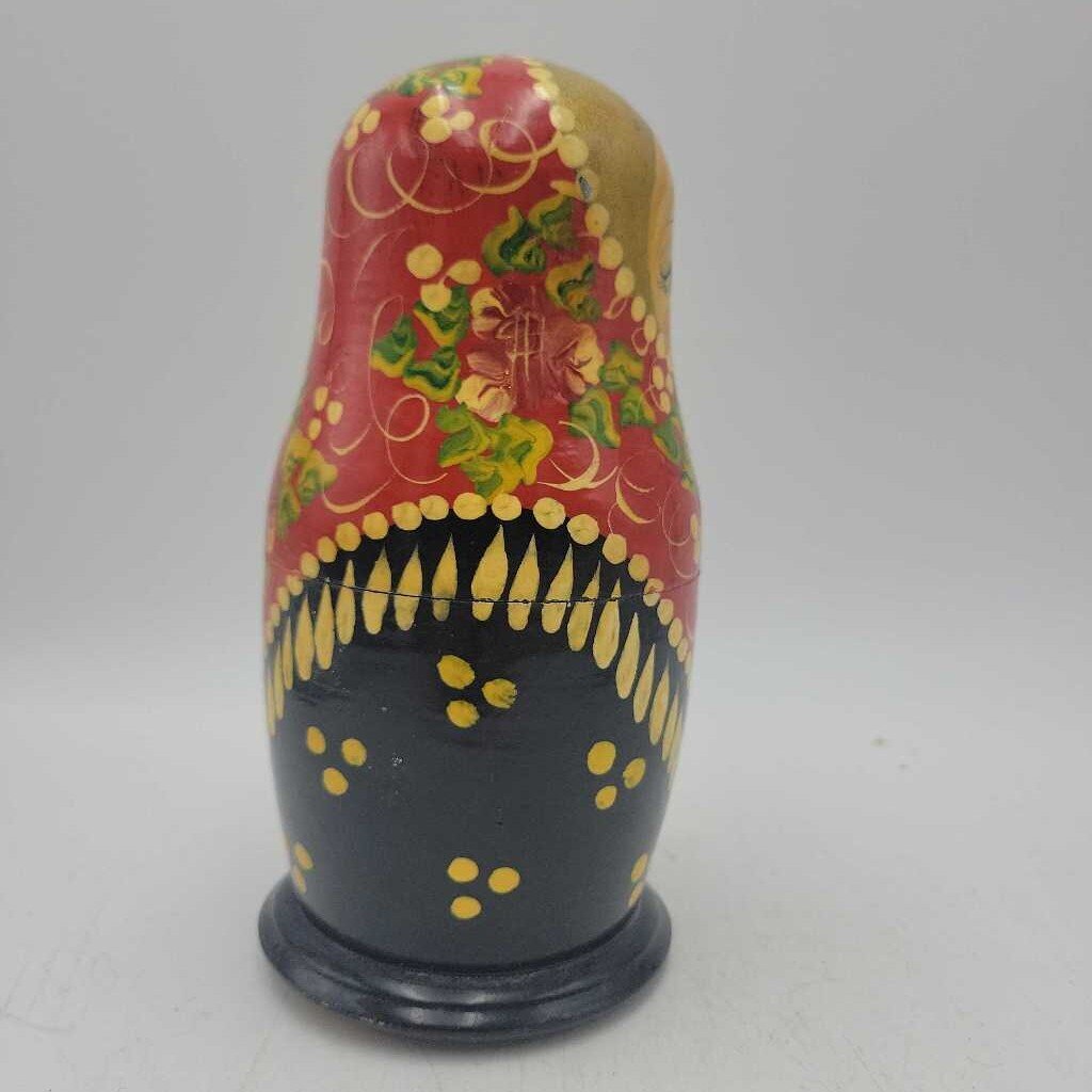 Large set of Russian Nesting Dolls (5 pcs)
