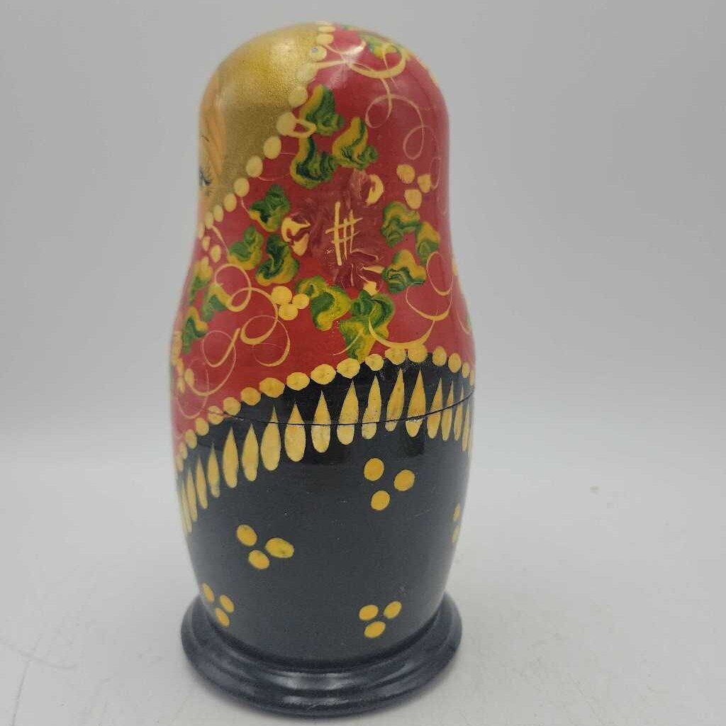 Large set of Russian Nesting Dolls (5 pcs)