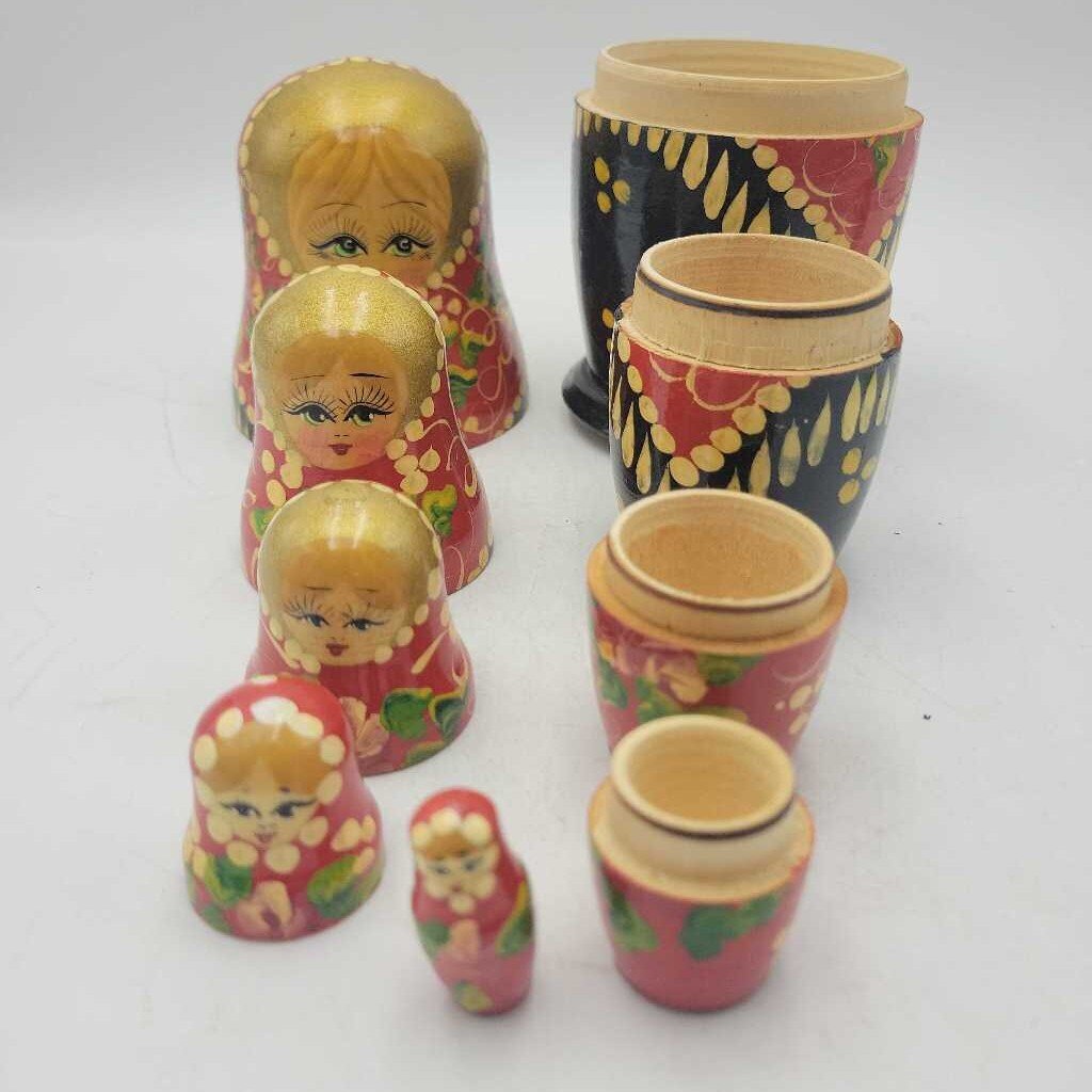 Large set of Russian Nesting Dolls (5 pcs)