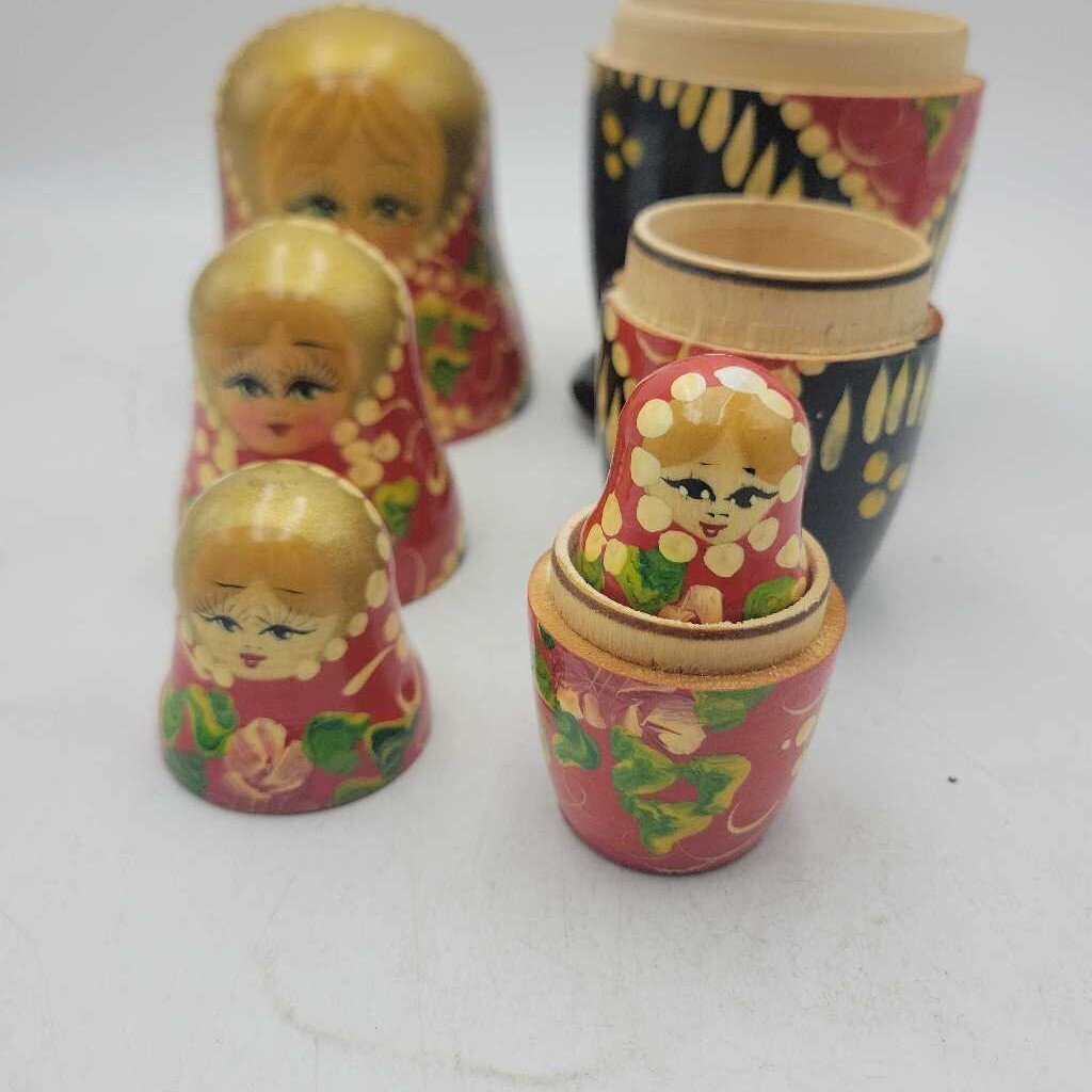 Large set of Russian Nesting Dolls (5 pcs)