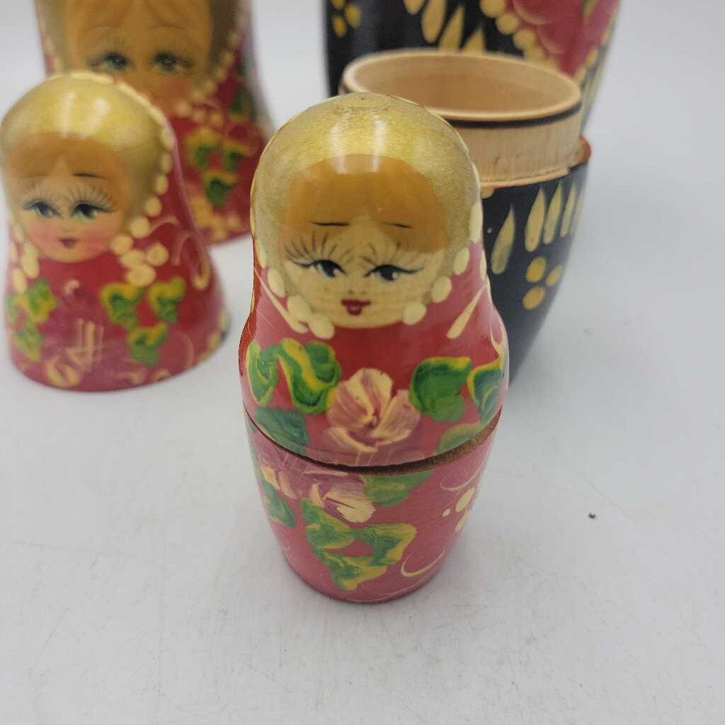 Large set of Russian Nesting Dolls (5 pcs)