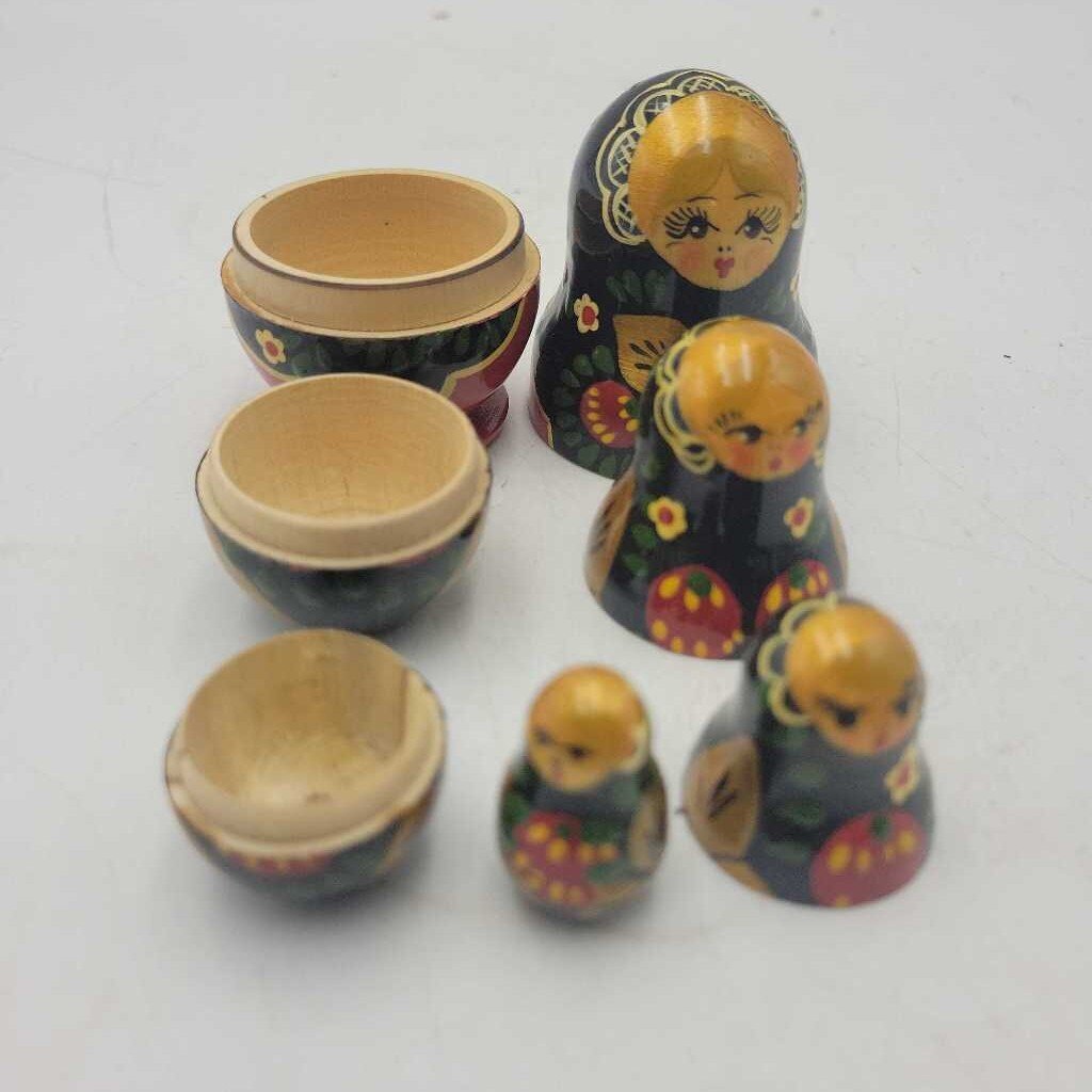 Small set of Russian Nesting Dolls (4 pcs)(STV)