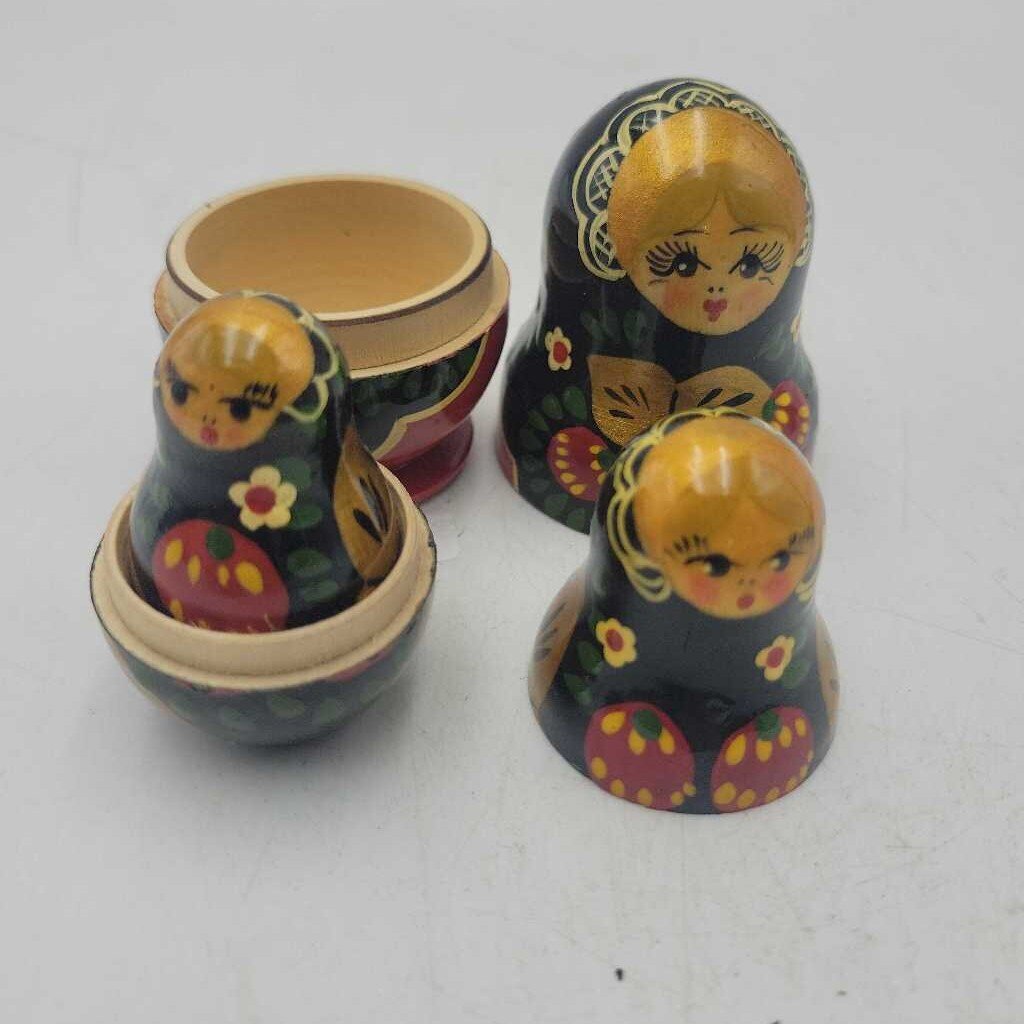 Small set of Russian Nesting Dolls (4 pcs)(STV)