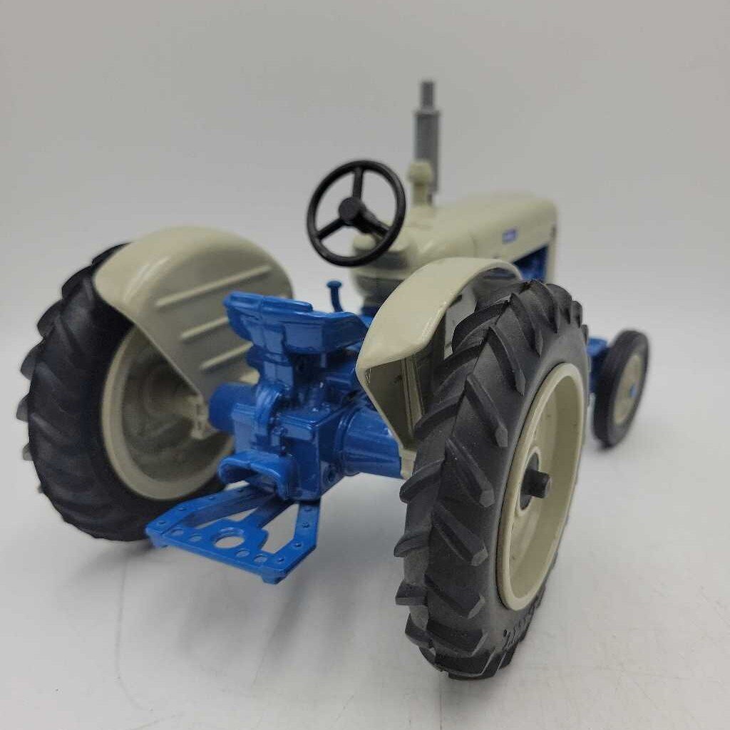 Ford 5000 Tractor Ertl Model in original box (RAE)