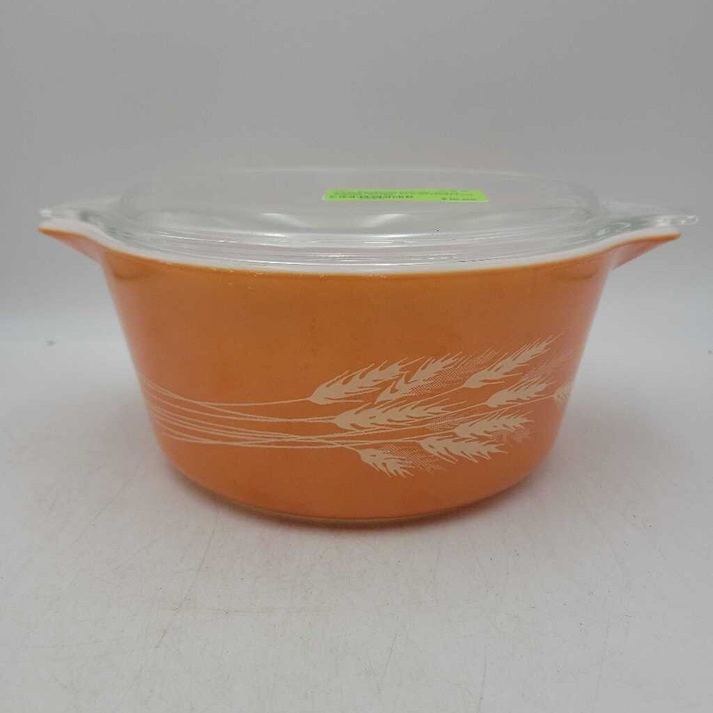 Pyrex Casserole w/Lid wheat pattern (YVO) (508)
