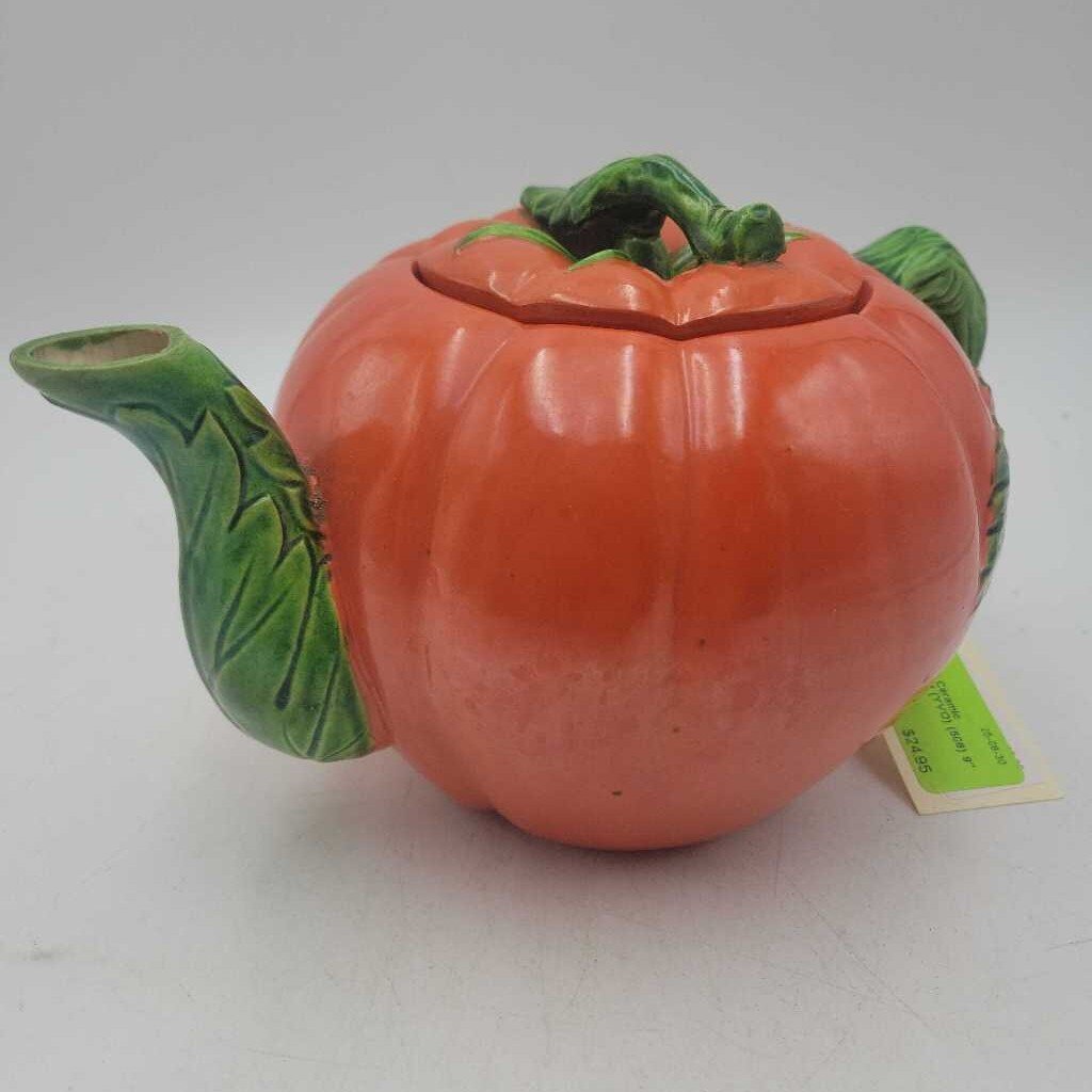 Vintage Ceramic Tomato Teapot (YVO) (508)