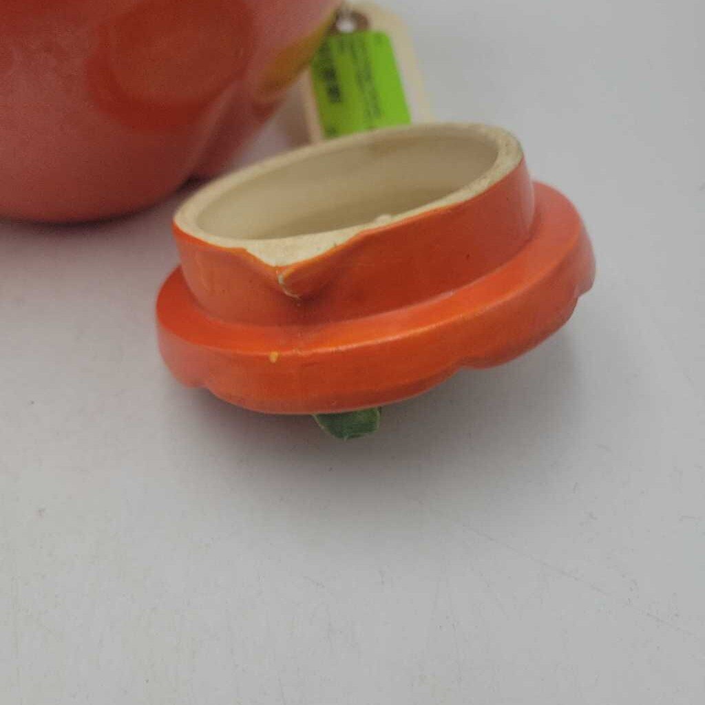 Vintage Ceramic Tomato Teapot (YVO) (508)