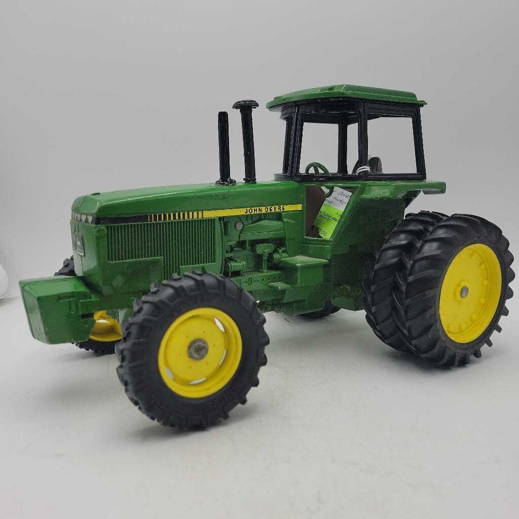 John Deere Tractor 4640 Ertl Model (RAE)