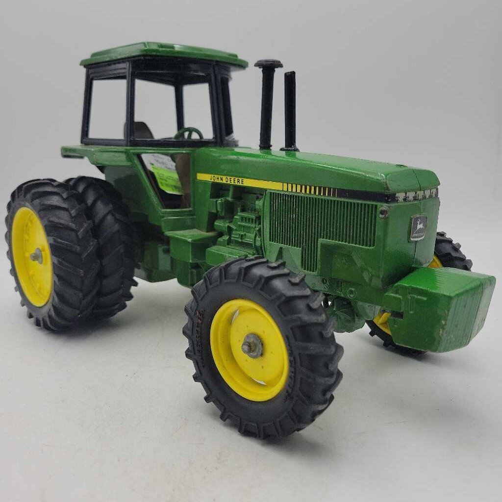 John Deere Tractor 4640 Ertl Model (RAE)