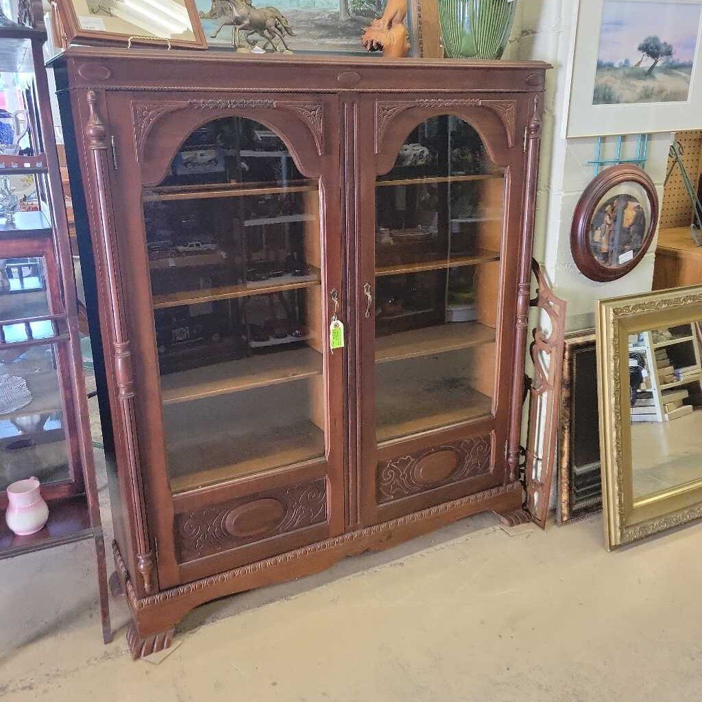 Beautiful Walnut Cabinet w/Grids (YVO) (509)