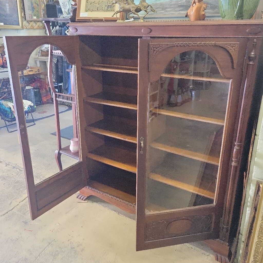 Beautiful Walnut Cabinet w/Grids (YVO) (509)