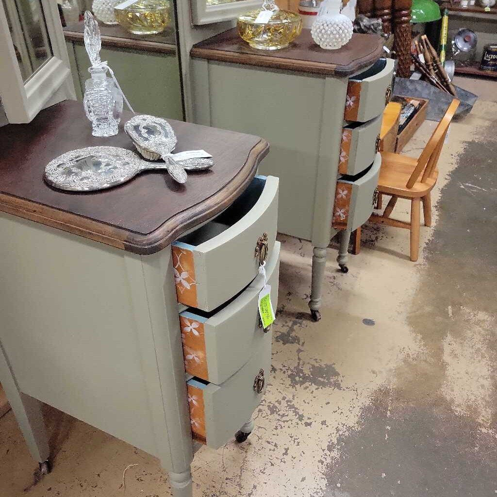 Custom Refinished 3 mirror Vanity (LOR)