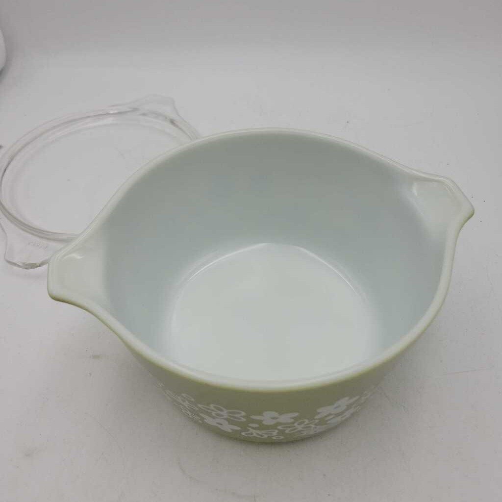 Green Pyrex Casserole w/Lid (YVO) (509)