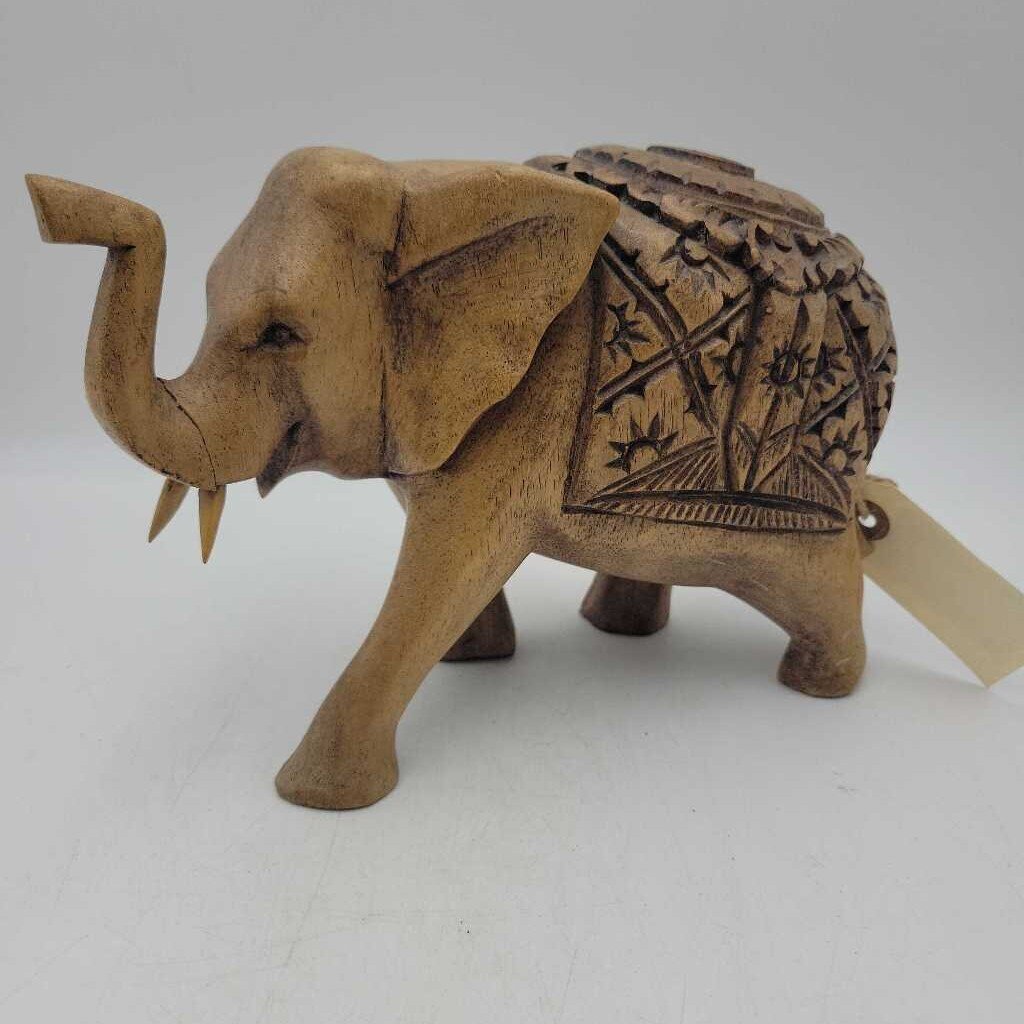 Wooden Elephant carving (GBZ)