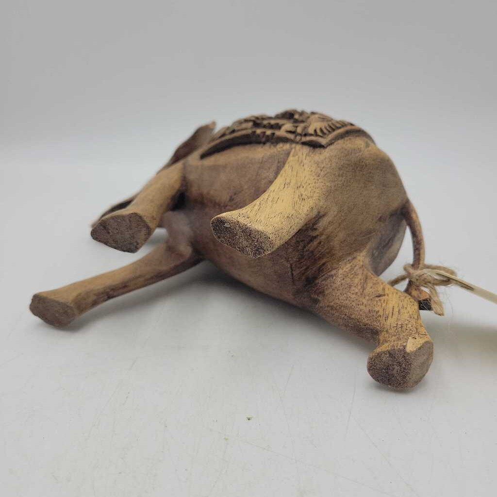 baby elephant Wooden carving (GBZ)