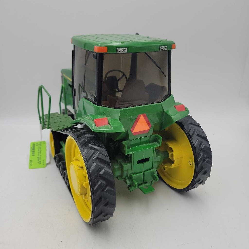 John Deere Tractor 8510 T Ertl Model (RAE)