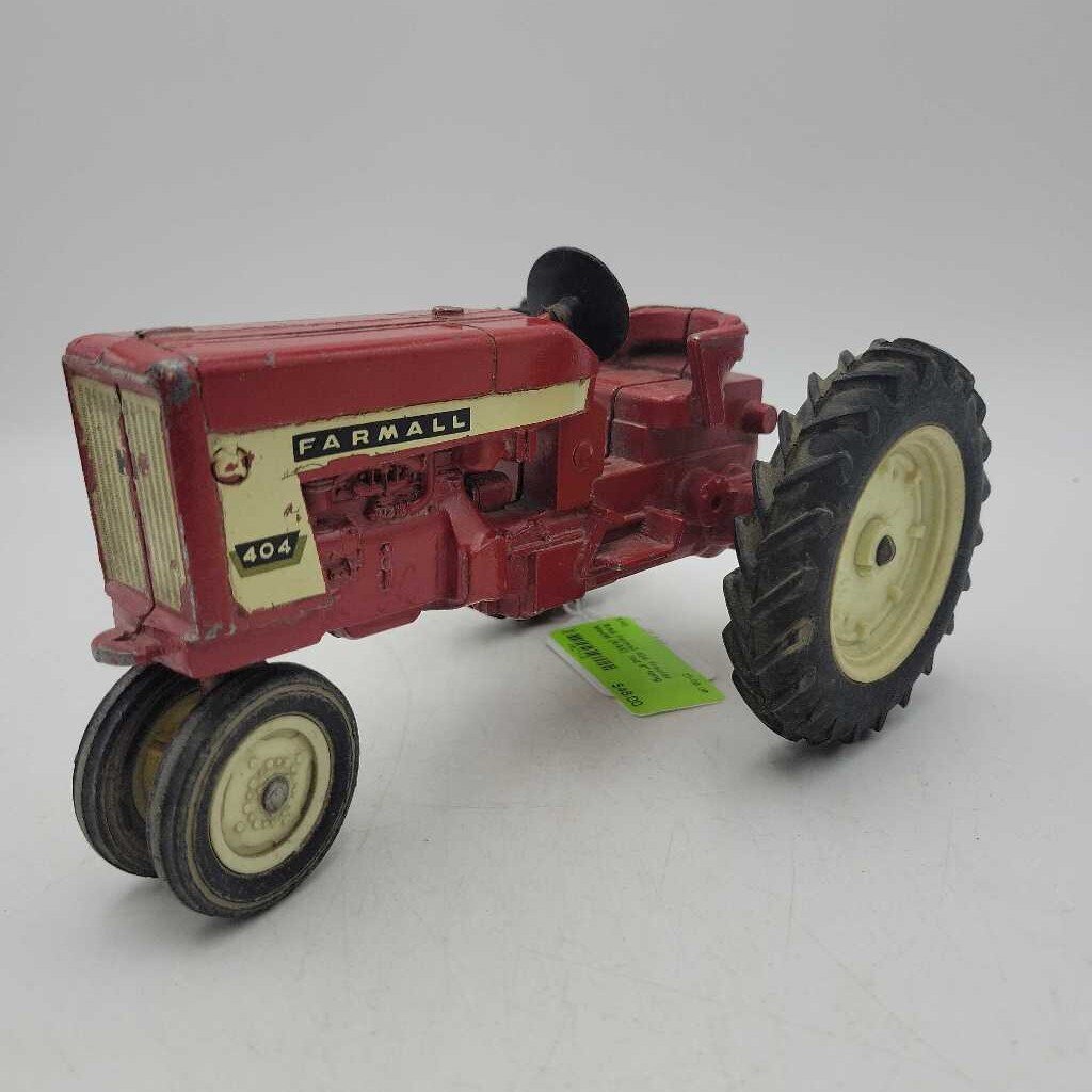 Farmall 404 Tractor Model (RAE)